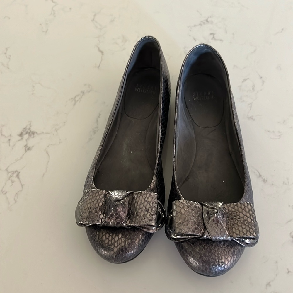 Woman’s gray flats. Very good condition.